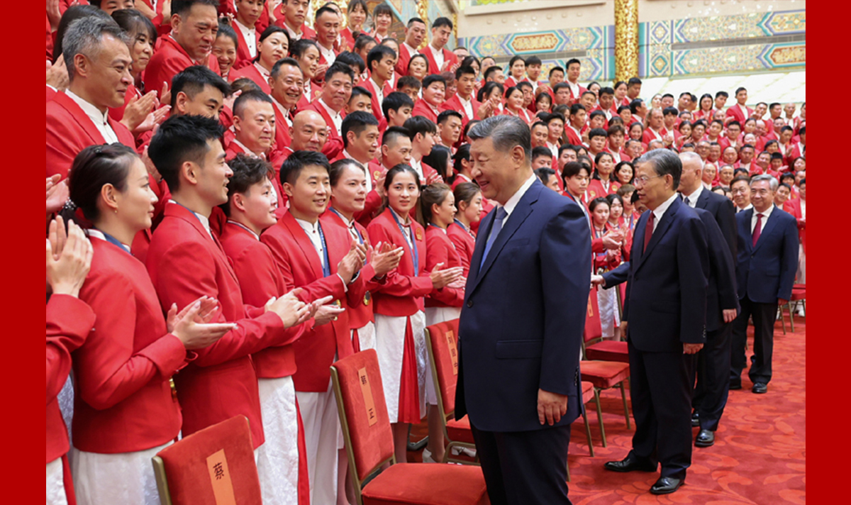 习近平接见第33届奥运会中国体育代表团 赵乐际王沪宁蔡奇李希韩正参加接见